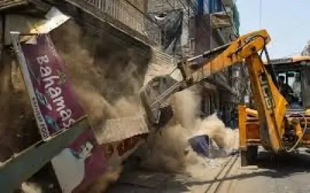 Pakur Action: बुलडोजर ने हटाया अतिक्रमण, हिरणपुर बाजार में मचा हड़कंप