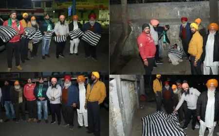 Jamshedpur Blanket Distribution : सर्दी में ठिठुरते लोगों को मिले कंबल, झारखंड मुक्ति मोर्चा ने किया पुण्य कार्य
