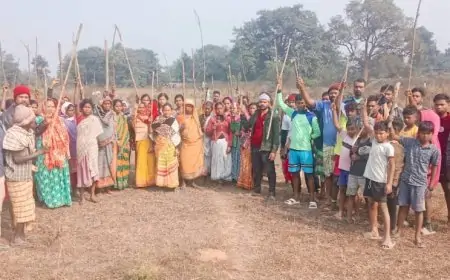 Adityapur Protest: कचड़ा डंपिंग यार्ड के विरोध में मीरूडीह में हुई जोरदार प्रदर्शन