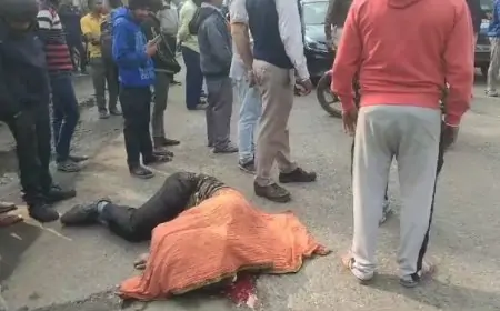 Adityapur Accident: हाईवा की चपेट में आकर बाइक सवार युवक की मौत, आक्रोशित लोगों ने किया सड़क जाम