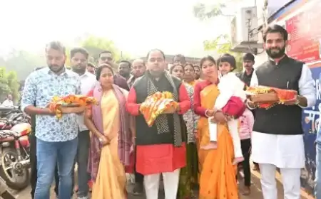 Jamshedpur East MLA: ओडिशा के राज्यपाल रघुवर दास की बहू पूर्णिमा साहू ने परिवार सहित किया छिन्नमस्तिका मंदिर दर्शन,कहा- हेमंत सरकार पूरी तरह फेल