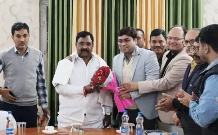 Jharkhand development: Jamshedpur में मंत्री संजय प्रसाद ने किया विकास की समीक्षा, झारखंड में पलायन रोकने के लिए उठाए गए बड़े कदम!