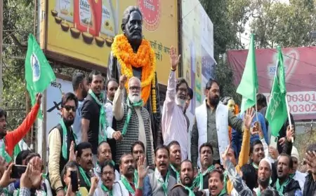 Nirmal Mahato tribute: मुख्यमंत्री हेमंत सोरेन ने शहीद निर्मल महतो की प्रतिमा पर माल्यार्पण किया, 74वीं जयंती पर दी श्रद्धांजलि