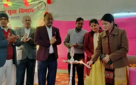 Nawada: Poetry Symposium में रंग, अटल जयंती पर कवियों ने गूंजीं दिल को छू लेने वाली रचनाएं