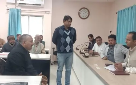 Nawada DM: नवादा में डीएम के जनता दरबार में फरियादियों ने रखी समस्याएं, जानें किसे मिली त्वरित राहत