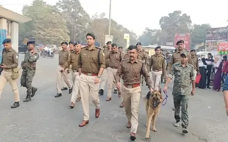 Jamshedpur Flag March : जमशेदपुर में पुलिस का फ्लैग मार्च, नव वर्ष पर पर्यटन स्थलों की सुरक्षा को लेकर किए गए पुख्ता इंतजाम