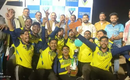 Cricket Tournament: 35 विक्टोरिया बॉयज क्लब में रोमांचक फाइनल मैच, ट्रॉयन बाचित्र ने जीता टाइटल
