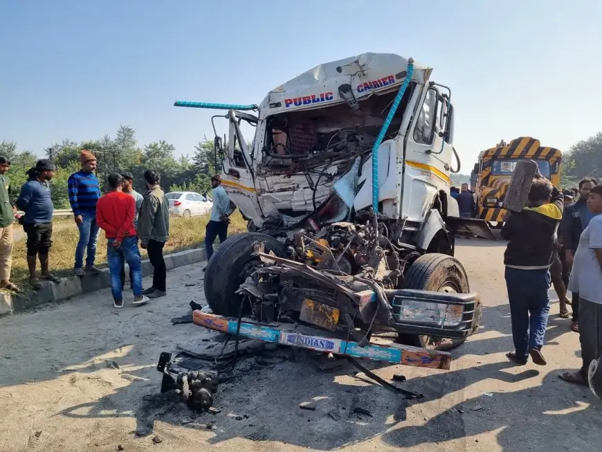 Jharkhand Accident: भीषण ट्रेलर-ट्रक टक्कर में दो की दर्दनाक मौत, हाईवे बना मौत का सफर