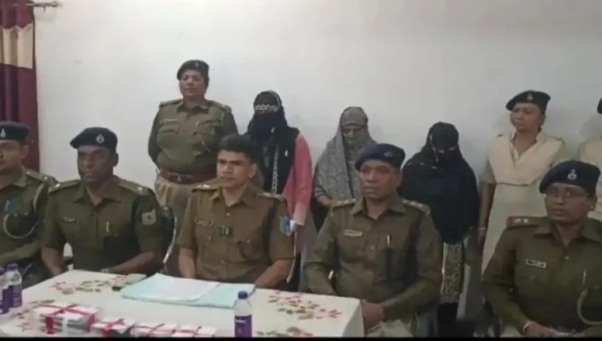 Adityapur Police Raid: पुलिस ने मुस्लिम बस्ती में छापेमारी कर ब्राउन शुगर के साथ तीन महिलाओं को पकड़ा,बरामद की गई कीमत सात लाख रुपए