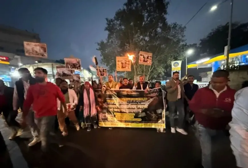 Jamshedpur Protest: बांग्लादेश सरकार के खिलाफ भारतीय सनातन समाज का आक्रोश मार्च, हिंदुओं पर अत्याचार के खिलाफ फूटा गुस्सा