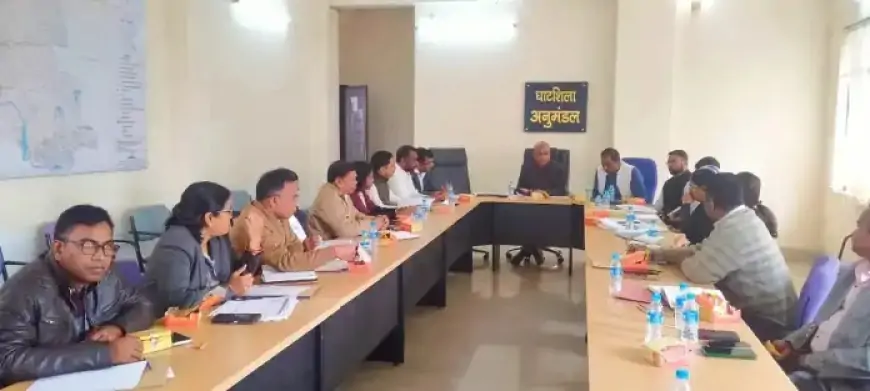 Ghatsila SDO Meeting: एसडीओ की अध्यक्षता में हुई सीओ और बीडीओ की समन्वय बैठक, लंबित कार्यों को शीघ्र निपटाने की अपील