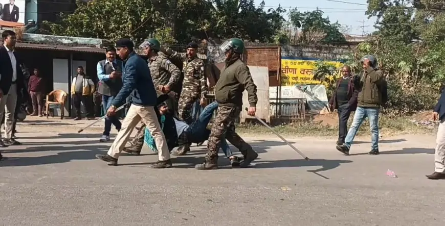 Ranchi में Students Protest: जेएसएससी घेराव के दौरान लाठीचार्ज, सड़कों पर छात्रों का प्रदर्शन