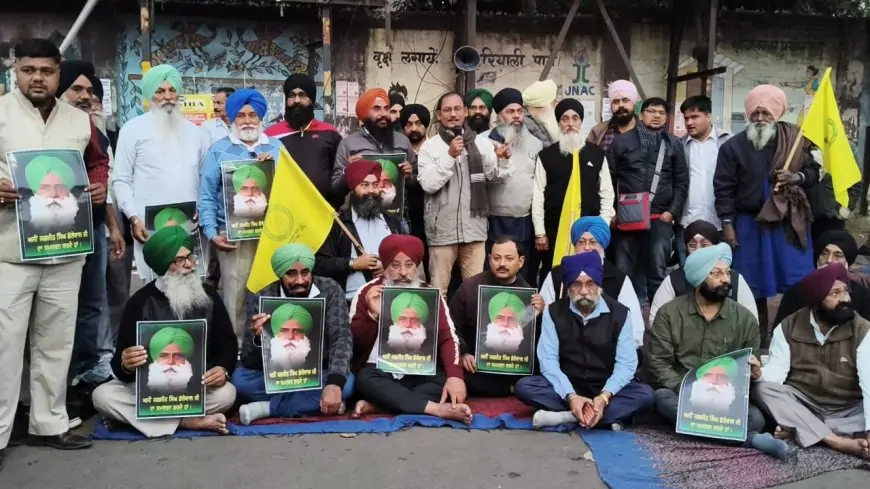 Jamshedpur Protest: साकची गोलचक्कर पर किसान आंदोलन के समर्थन में जोरदार प्रदर्शन, सरकार से वादे निभाने की मांग