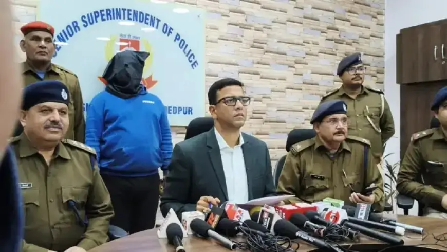 Jamshedpur Police: जमशेदपुर में रंगदारी मांगने वाला गिरफ्तार, देसी कट्टा और जिंदा कारतूस बरामद