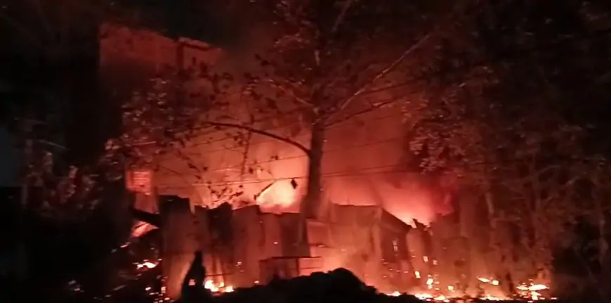 Bagbera Fire: स्क्रैप टाल में लगी आग से लाखों का नुकसान