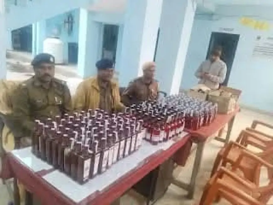 Nawada Action: वारिसलीगंज पुलिस ने 100 बोतल अंग्रेजी शराब बरामद की, तस्करों की पहचान जारी