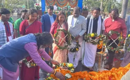 Memorial Ceremony: खरसावां गोलीकांड की 77वीं बरसी पर मुख्यमंत्री हेमंत सोरेन ने शहीदों को श्रद्धांजलि अर्पित की