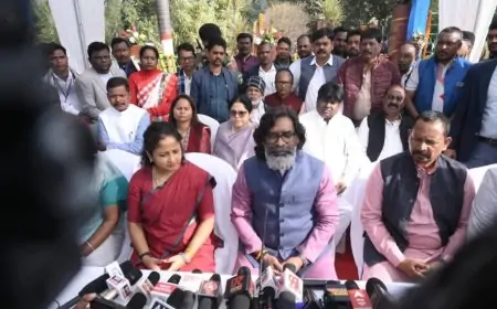 Kharsawan Martyrs: खरसावां गोलीकांड के शहीदों को श्रद्धांजलि, हेमंत सोरेन ने किया ऐतिहासिक शहीद स्मारक का दौरा!