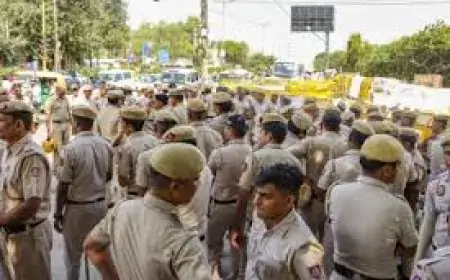 Dhanbad Murder: युवक की हत्या के बाद हंगामा, पुलिस को करना पड़ा लाठीचार्ज