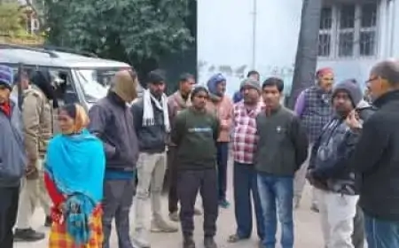 Nawada Accident: युवक की मौत के बाद ग्रामीणों ने सड़क किया जाम, परिजनों का रो-रोकर बुरा हाल