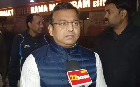 Jamshedpur Blanket Distribution: ठंड में राहत, फुटपाथ पर बसे गरीबों के बीच बांटे गए कंबल