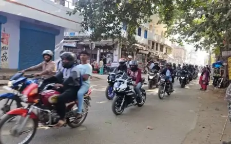 Chaiwasa Event: चाईबासा में सड़क सुरक्षा माह 2025 के तहत बाइक रैली, जानिए क्यों है हेलमेट जरूरी