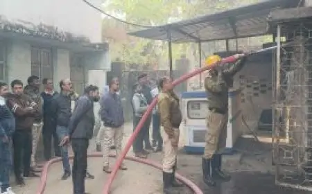 Bokaro Fire: बोकारो एसपी ऑफिस में लगी रहस्यमय आग, क्या जल गईं महत्वपूर्ण फाइलें?