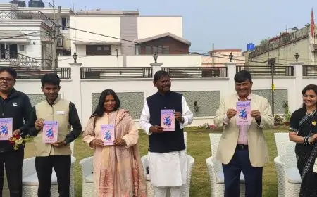 Jamshedpur Youth Book Launch: अर्जुन मुंडा ने की युवा लेखक सौम्य रंजन की किताब 'Youth Altered Stories and Struggle' का विमोचन