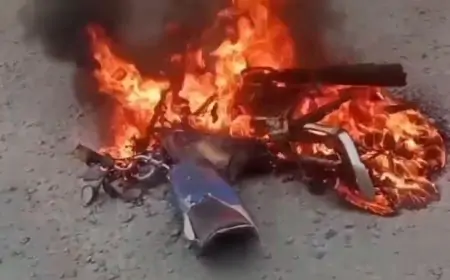 Garhwa Accident: ट्रक और बाइक की टक्कर में युवक की जान बाल-बाल बची!