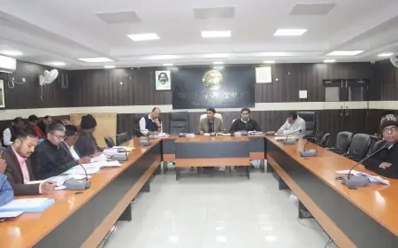 Jamshedpur Meeting: उपायुक्त ने लगाई फटकार, अधूरे विकास कार्यों पर सख्त निर्देश