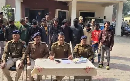 Saraikela Arrest – आदित्यपुर पुलिस ने 12 चोरों को पकड़ा, लाखों की चोरी का खुलासा