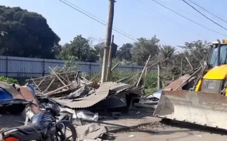 Adityapur Protest: इंडस्ट्रियल एरिया में अतिक्रमण हटाने पर बवाल, युवाओं ने रोका बुलडोजर