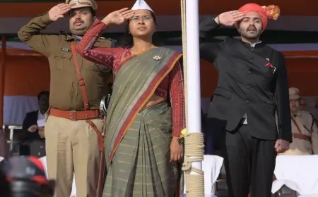 Lohardaga Flag Hoisting: झारखंड सरकार की मंत्री नेहा शिल्पी तिर्की ने बलदेव साहु कालेज स्टेडियम में किया ध्वजारोहण, क्या हैं उनके संदेश?