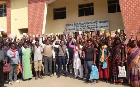 Jamshedpur Protest News: पोटका प्रखंड में खाद्यान्न नहीं मिलने पर ग्रामीणों का बड़ा प्रदर्शन