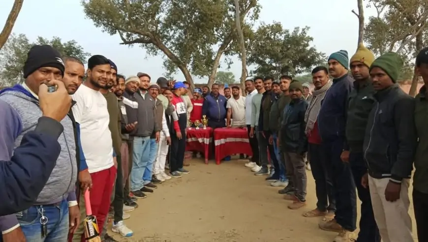 Nawada Cricket Match: नवादा में पब्लिक एकादश ने पुलिस को 7 विकेट से हराकर ट्रॉफी पर किया कब्जा, रोहित वर्मा बने मैन ऑफ द मैच