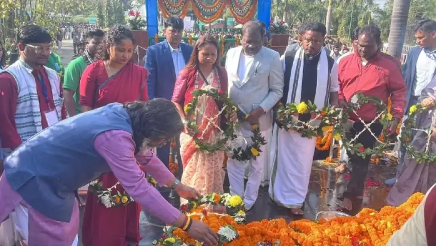 Memorial Ceremony: खरसावां गोलीकांड की 77वीं बरसी पर मुख्यमंत्री हेमंत सोरेन ने शहीदों को श्रद्धांजलि अर्पित की