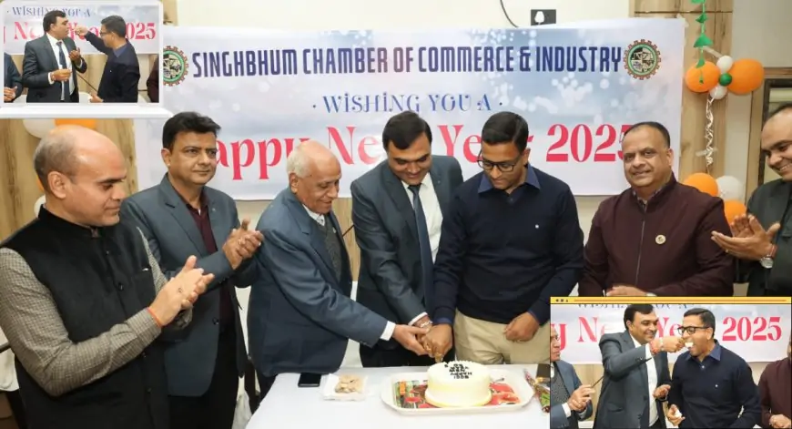 Singhbhum Chamber of Commerce Celebration: वरीय पुलिस अधीक्षक किशोर कौशल ने सिंहभूम चैम्बर में किया केक कटिंग