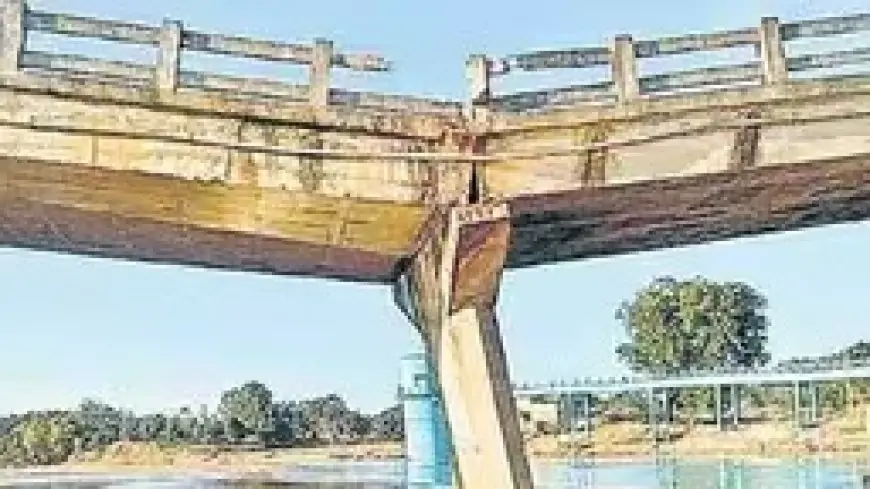 Gumla Bridge: करोड़ों की लागत से बना पुल 10 साल में टेढ़ा, 15 हजार लोग परेशान