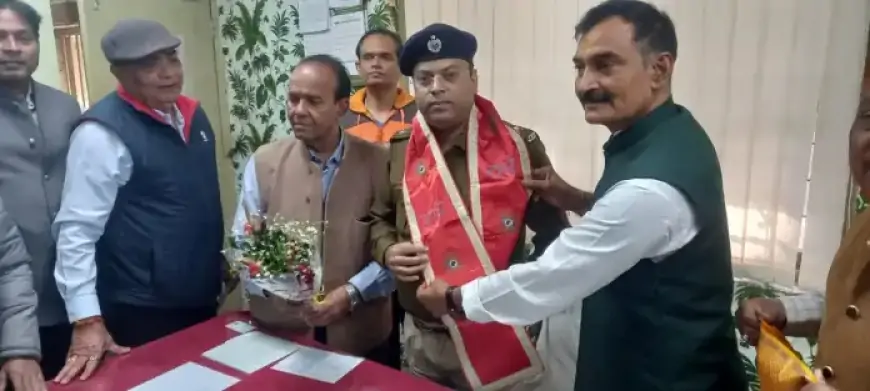 Jamshedpur Police: Tata Nagar Police में नव पदस्थ थाना प्रभारी का स्वागत, शांति समिति ने किया विश्वास जताने का वादा