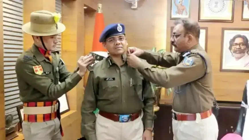 Jharkhand Police Promotion: सुनील भास्कर को पुलिस महानिरीक्षक (आईजी) पद पर प्रोन्नति, जानिए कैसे बढ़ा उनका कद!