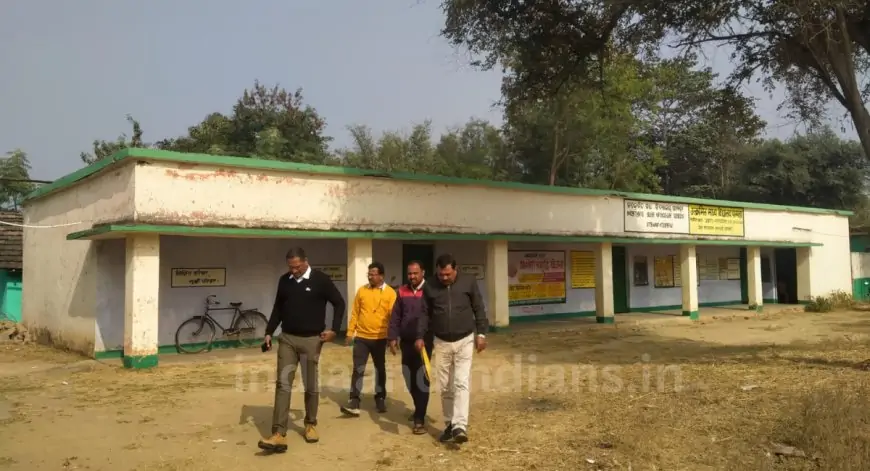 Saraikela School Inspection : जिला शिक्षा अधीक्षक कैलाश मिश्रा ने विद्यालयों का किया औचक निरीक्षण, अनियमितताओं पर कड़े निर्देश