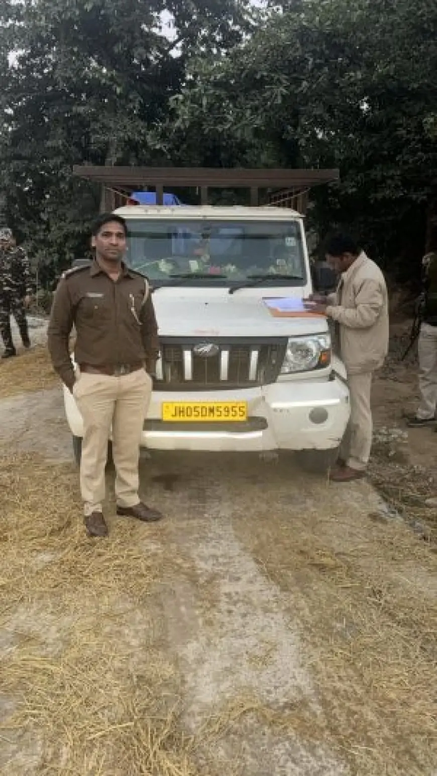 Bokaro Theft Arrest: Arvan-5 बाइक से रेकी कर चोरी, पिकअप वैन में लादकर ले गए चोरी का सामान, पुलिस ने पकड़ा