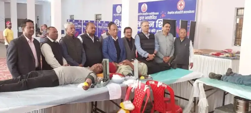 Adityapur Blood Donation Camp : सांसद और कोल्हान आयुक्त ने रक्तदाताओं को किया प्रेरित, जानिए कैसे जुड़ी है जेपी चोपड़ा की स्मृति