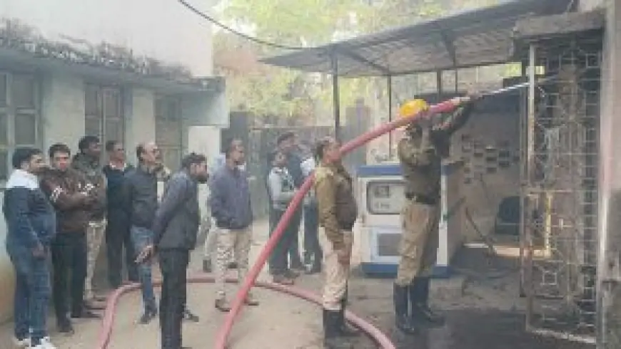 Bokaro Fire: बोकारो एसपी ऑफिस में लगी रहस्यमय आग, क्या जल गईं महत्वपूर्ण फाइलें?