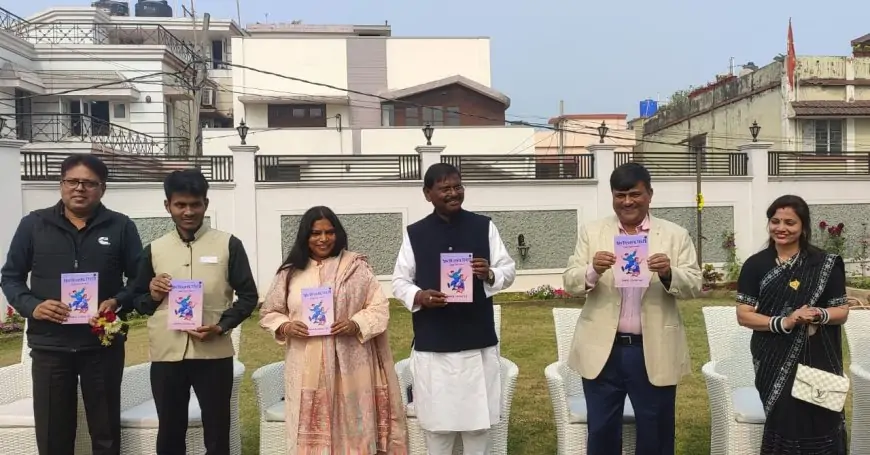 Jamshedpur Youth Book Launch: अर्जुन मुंडा ने की युवा लेखक सौम्य रंजन की किताब 'Youth Altered Stories and Struggle' का विमोचन