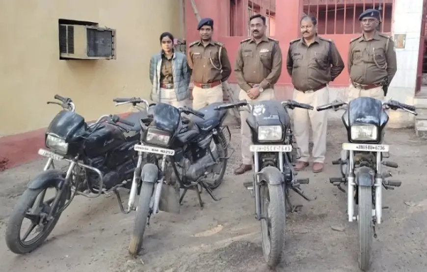 Jamshedpur Bike Theft : चोरी की चार बाइक के साथ तीन किशोर गिरफ्तार, पुलिस ने किया खुलासा