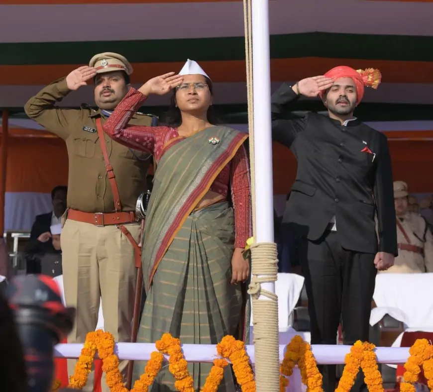 Lohardaga Flag Hoisting: झारखंड सरकार की मंत्री नेहा शिल्पी तिर्की ने बलदेव साहु कालेज स्टेडियम में किया ध्वजारोहण, क्या हैं उनके संदेश?