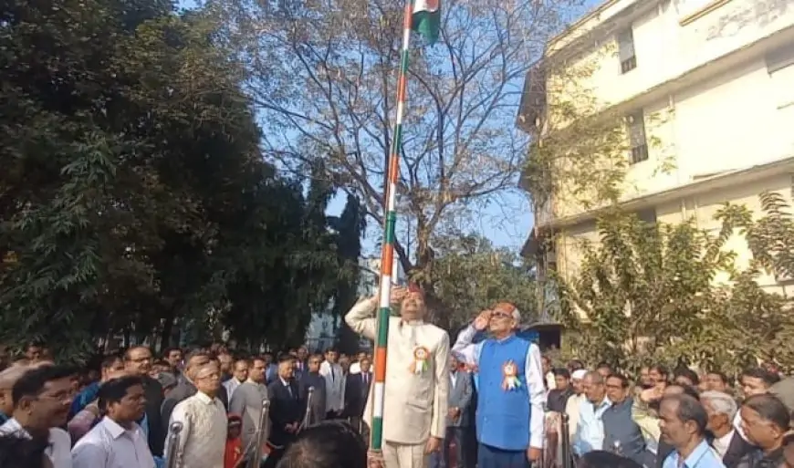 Jamshedpur Republic Day: सिविल कोर्ट परिसर में झंडोतोलन के साथ गणतंत्र दिवस का आयोजन