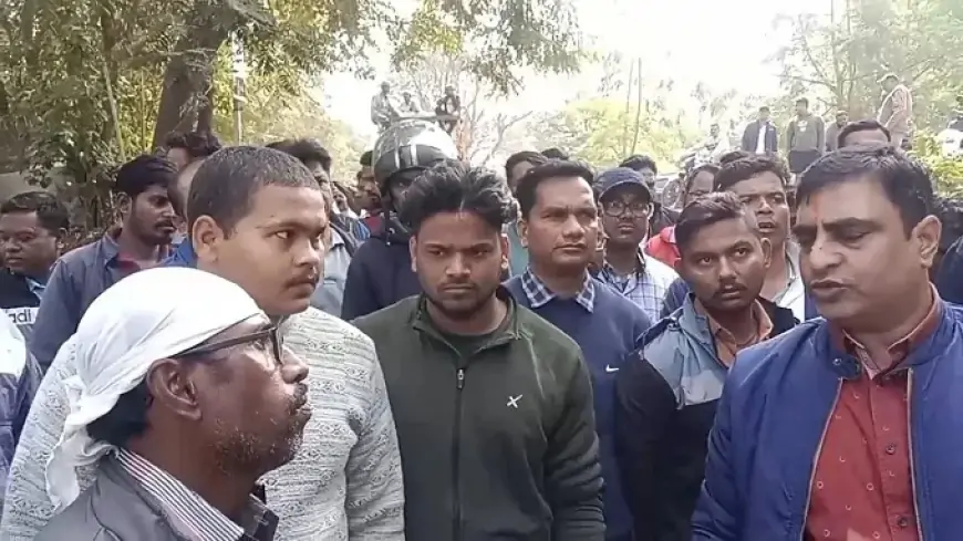 Jamshedpur Protest: बिरसानगर में ट्रांसफॉर्मर लगाने पहुंचे बिजली विभाग की टीम का विरोध, जानें क्या है वजह?