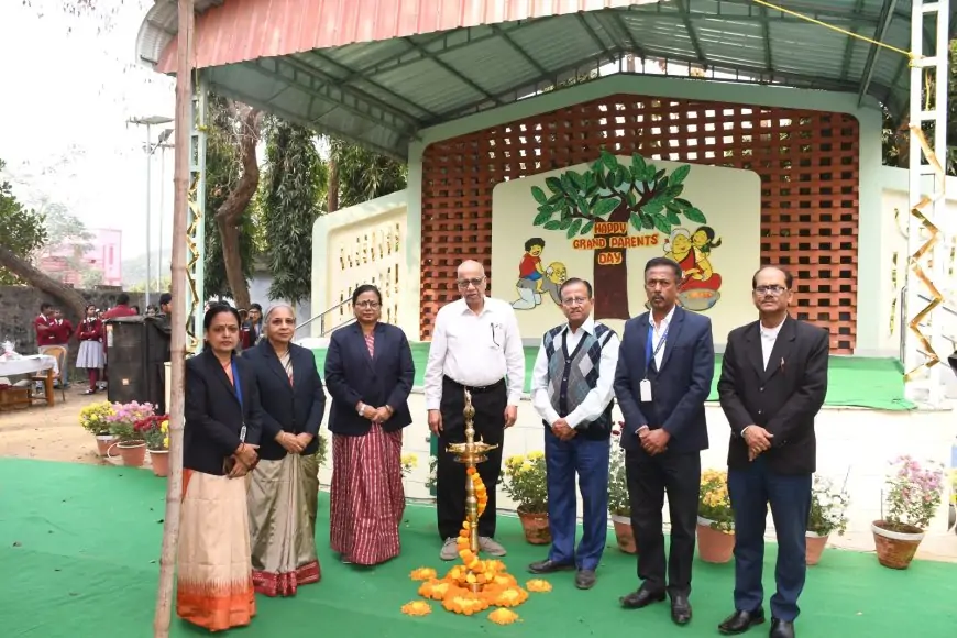 Sant Nandlal Smriti Vidya Mandir: दादा-दादी दिवस पर बच्चों ने बुजुर्गों के साथ किया अनोखा जश्न!